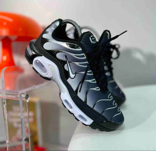 NIKE 02
